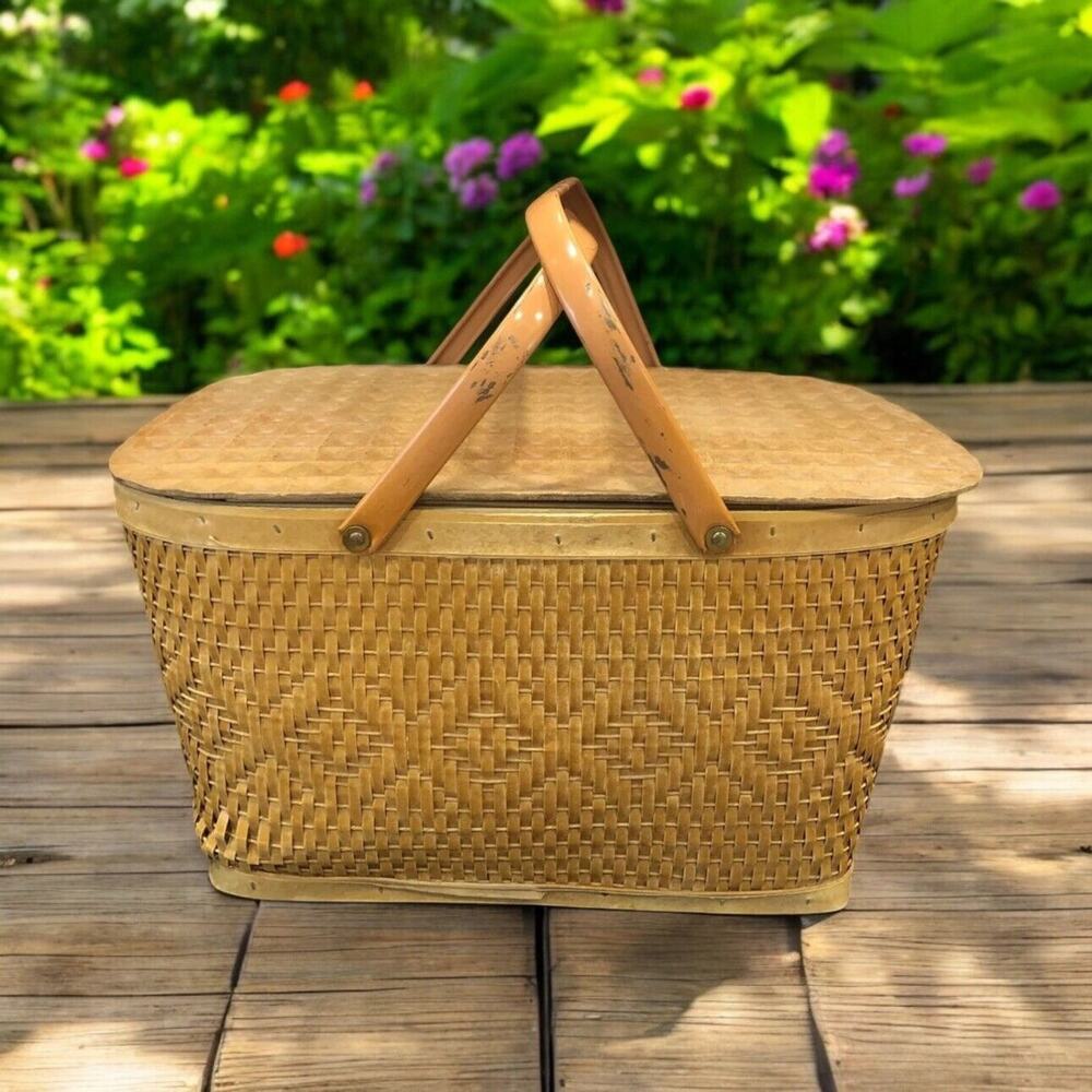 VTG 1950s RED MAN PICNIC BASKET WOVEN HINGED LID‎ MADE USA CLEAN OUTDOOR DINING